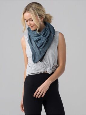 Lululemon Vinyasa Wrap Scarf Rulu in Alberta Lake Blue, OSFM